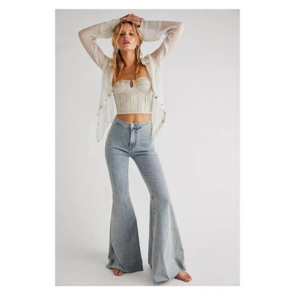 Free People Denim - Free People just float on flare jeans Womens Size 26L Light Wash High‎ Rise